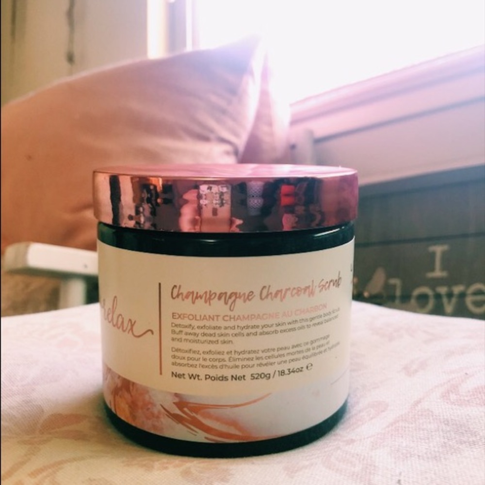 Manna Kadar Champagne Charcoal Scrub